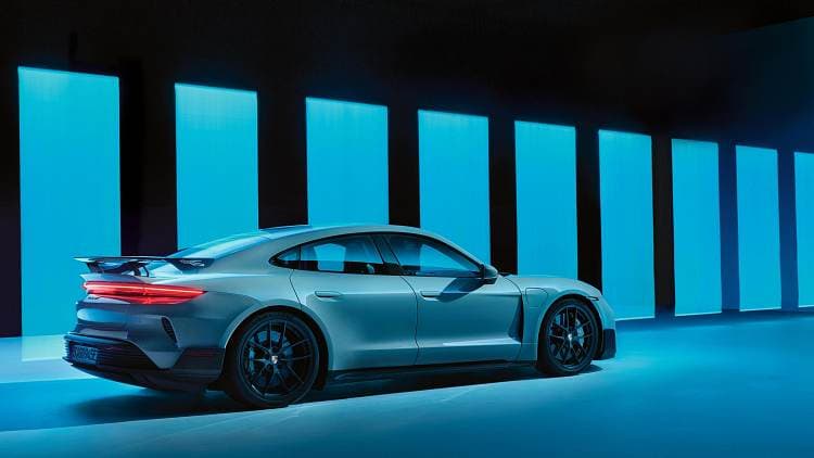 保时捷 Taycan Turbo GT mit Weissach Paket 高清全屏壁纸