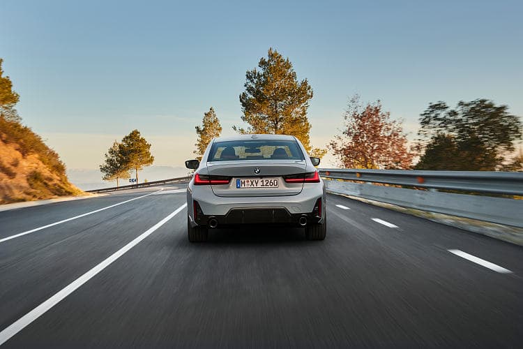 宝马 3系 330li m sport 高清全屏壁纸