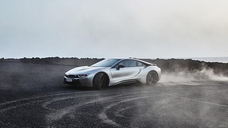 宝马 i8 roadster 高清全屏壁纸