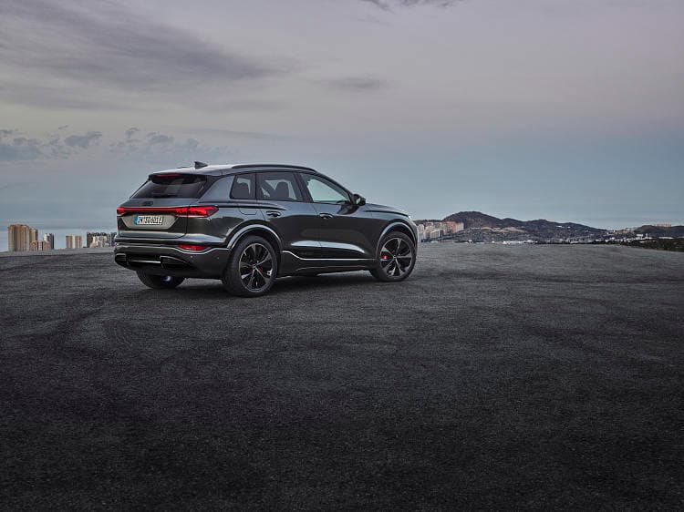 奥迪 SQ6 e-tron 高清全屏壁纸