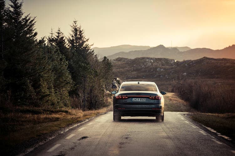 奥迪 A8 quattro s line 高清全屏壁纸