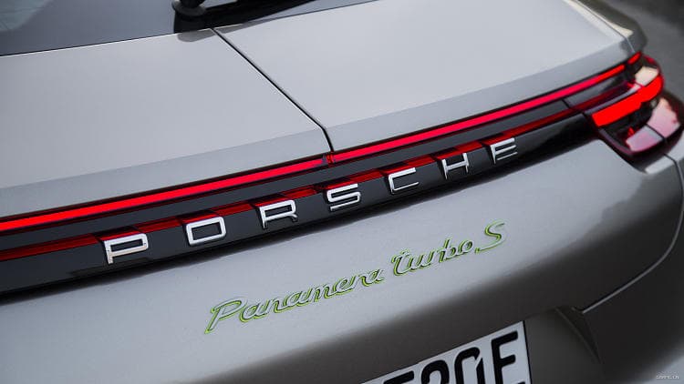 保时捷 Panamera turbo s e-hybrid 高清全屏壁纸