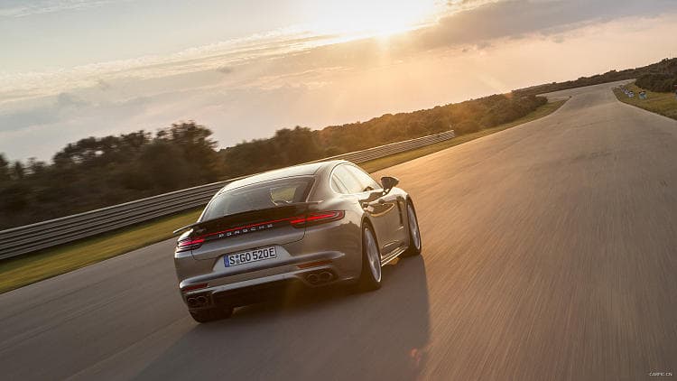 保时捷 Panamera turbo s e-hybrid 高清全屏壁纸