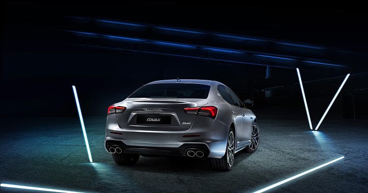 玛莎拉蒂 Ghibli Hybrid 高清全屏壁纸