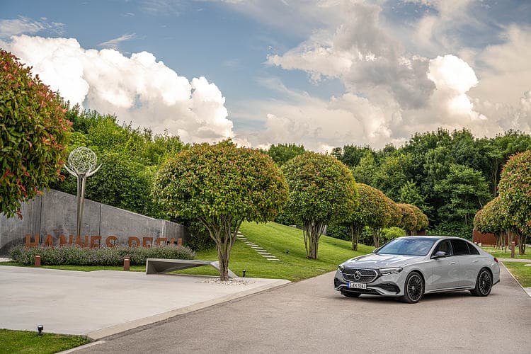 奔驰 E级 450 4matic amg line 高清全屏壁纸