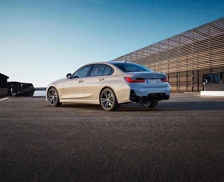 宝马 3系 330li m sport 高清全屏壁纸