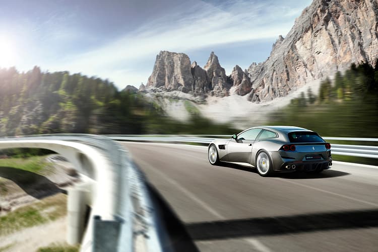 法拉利 GTC4Lusso  高清全屏壁纸