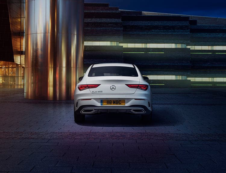 奔驰 GLA 200 amg line 高清全屏壁纸