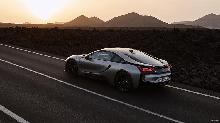 宝马 i8 roadster 高清全屏壁纸