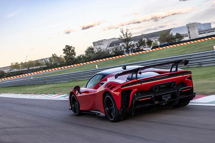 法拉利 SF90 xx stradale 高清全屏壁纸