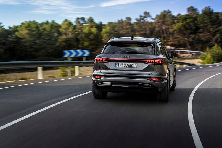 奥迪 SQ6 e-tron 高清全屏壁纸