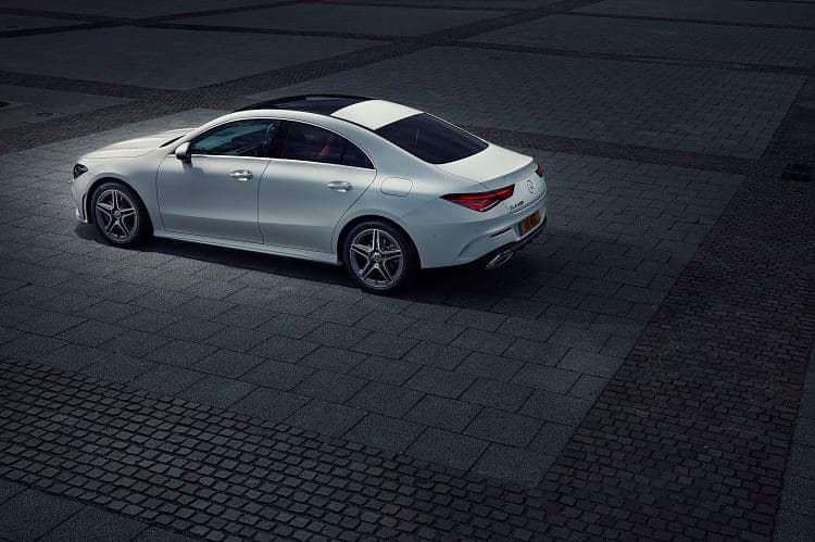 奔驰 GLA 200 amg line 高清全屏壁纸