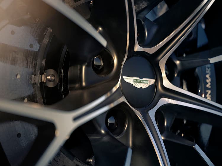 阿斯顿·马丁 Vantage Roadster 高清全屏壁纸