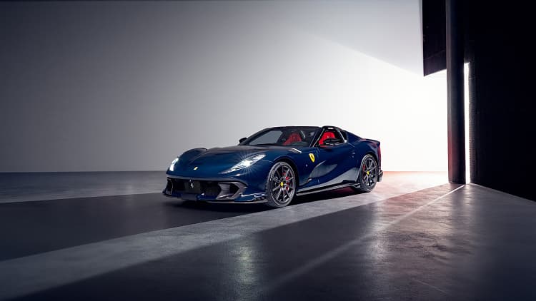 法拉利 812 Competizione A 高清全屏壁纸