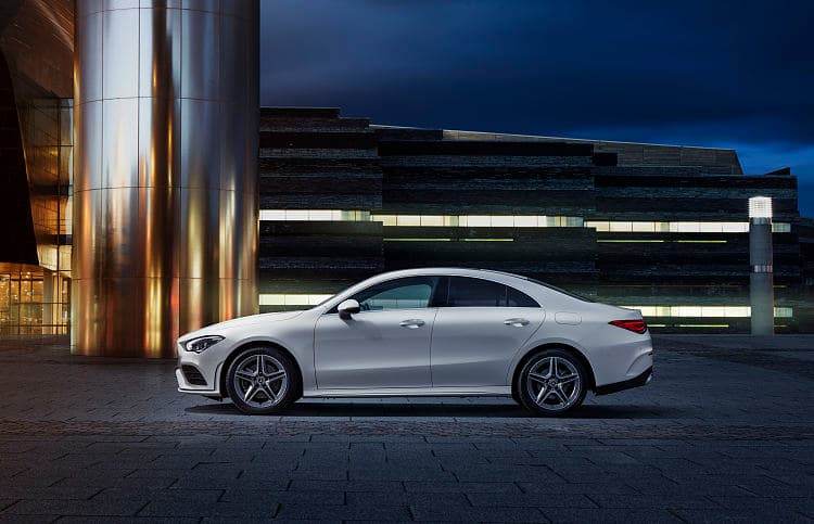奔驰 GLA 200 amg line 高清全屏壁纸