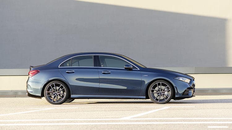 奔驰 AMG A 35 sedan 高清全屏壁纸