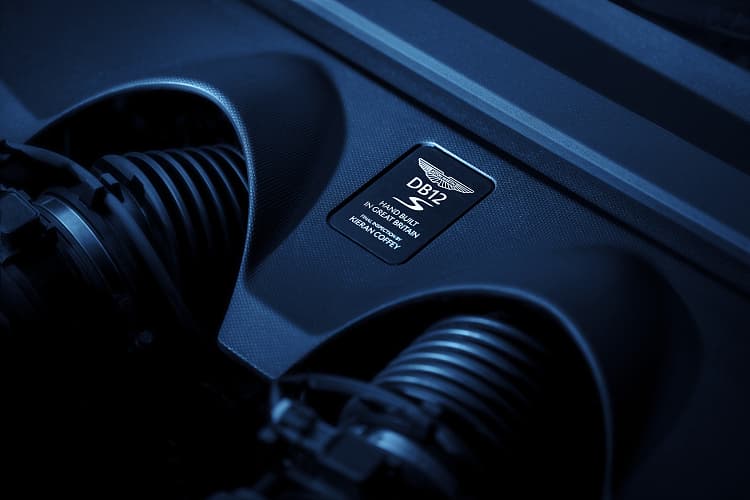 阿斯顿·马丁 DB12 S 高清全屏壁纸
