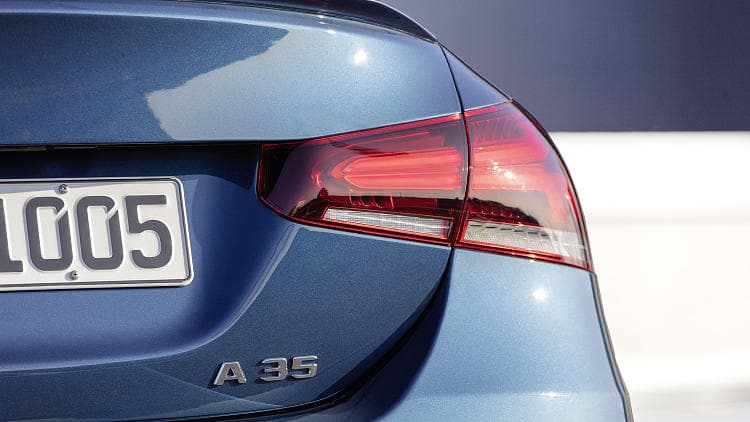 奔驰 AMG A 35 sedan 高清全屏壁纸