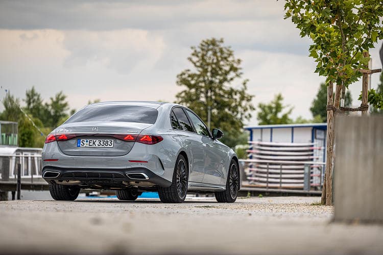 奔驰 E级 450 4matic amg line 高清全屏壁纸