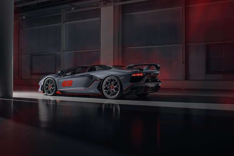 兰博基尼 Aventador SVJ ROADSTER 高清手机竖屏壁纸