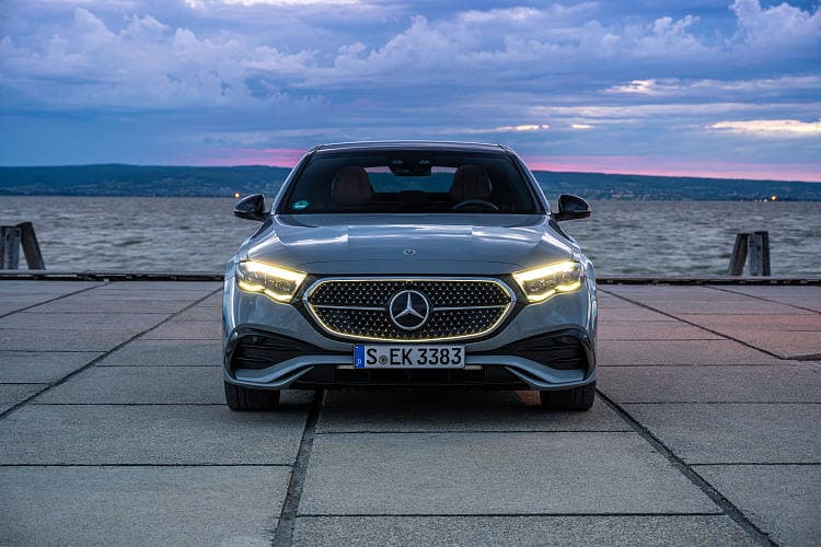 奔驰 E级 450 4matic amg line 高清全屏壁纸