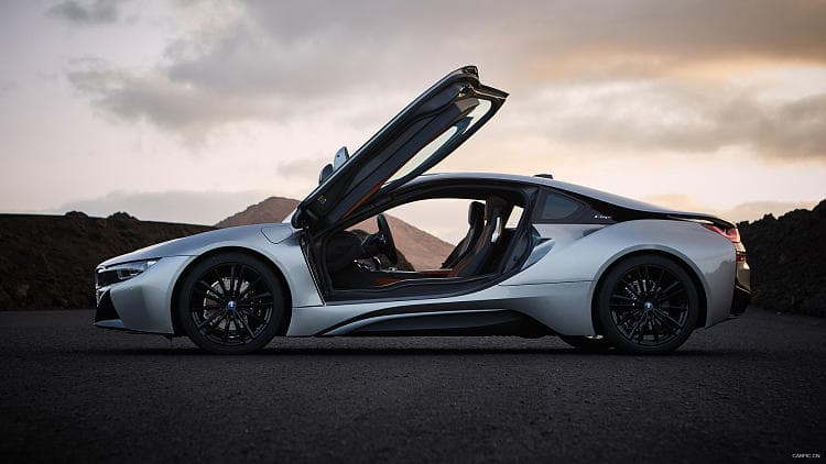 宝马 i8 roadster 高清全屏壁纸