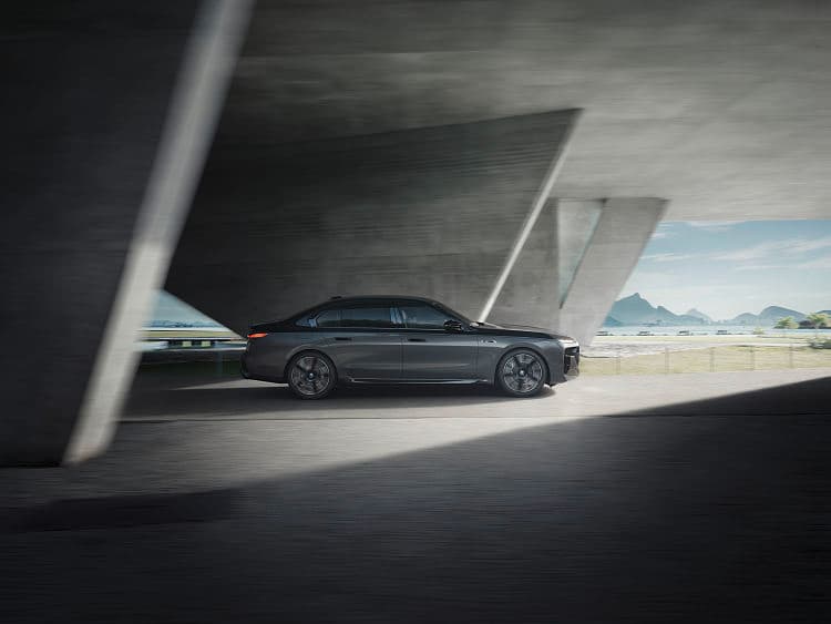 宝马 7系 m760e xdrive 高清全屏壁纸