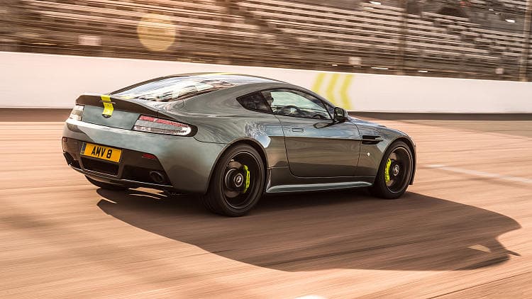 阿斯顿·马丁 Vantage amr 高清手机竖屏壁纸