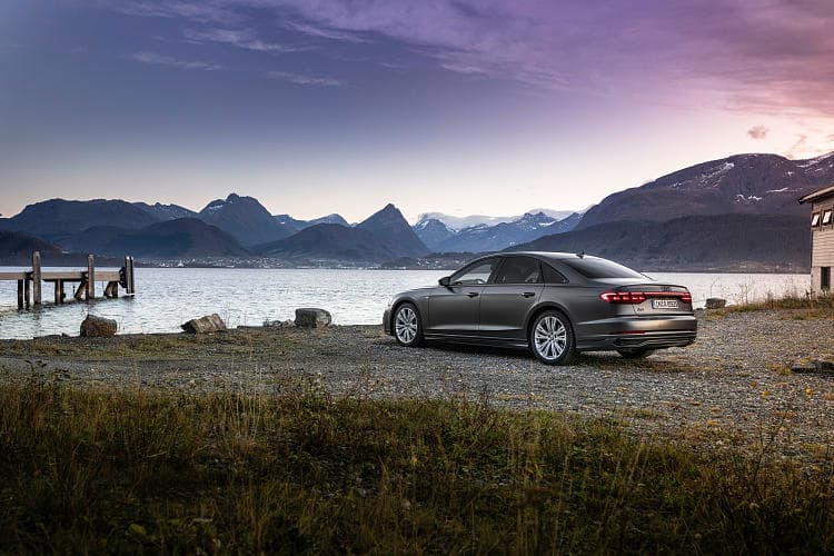 奥迪 A8 quattro s line 高清全屏壁纸