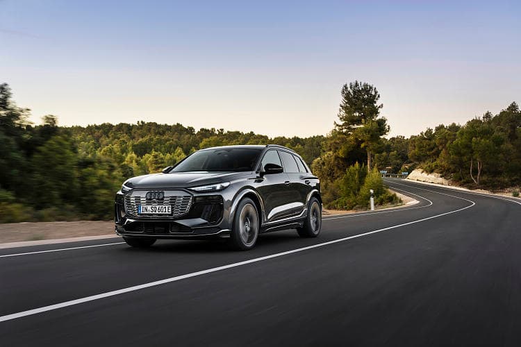 奥迪 SQ6 e-tron 高清全屏壁纸