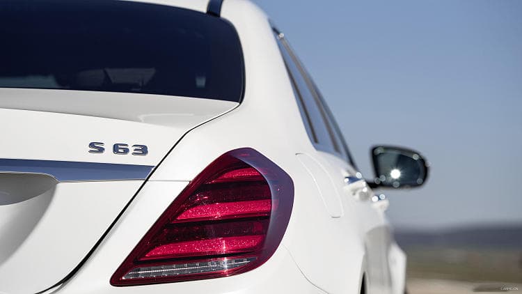 奔驰 AMG S 63 高清全屏壁纸