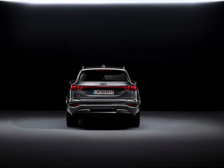 奥迪 SQ6 e-tron 高清全屏壁纸