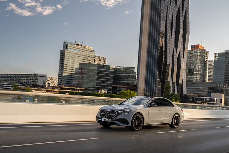 奔驰 E级 450 4matic amg line 高清全屏壁纸