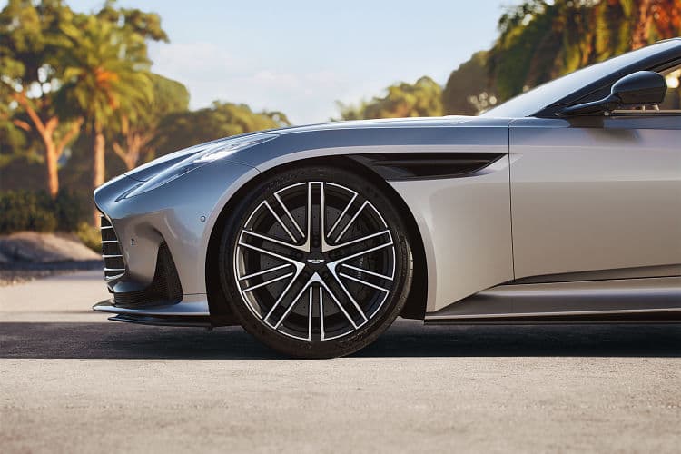 阿斯顿·马丁 DB12 volante 高清全屏壁纸