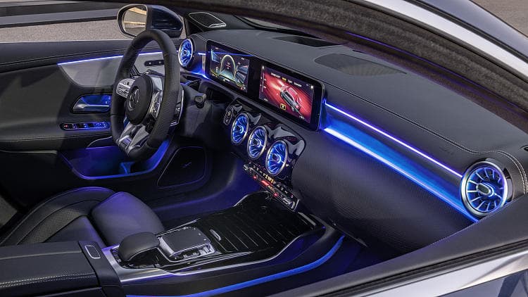 奔驰 AMG A 35 sedan 高清全屏壁纸