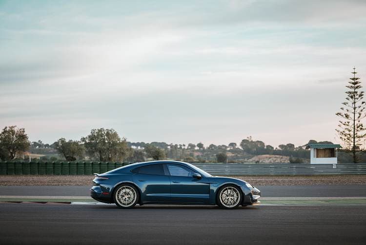 保时捷 Taycan turbo gt 高清全屏壁纸