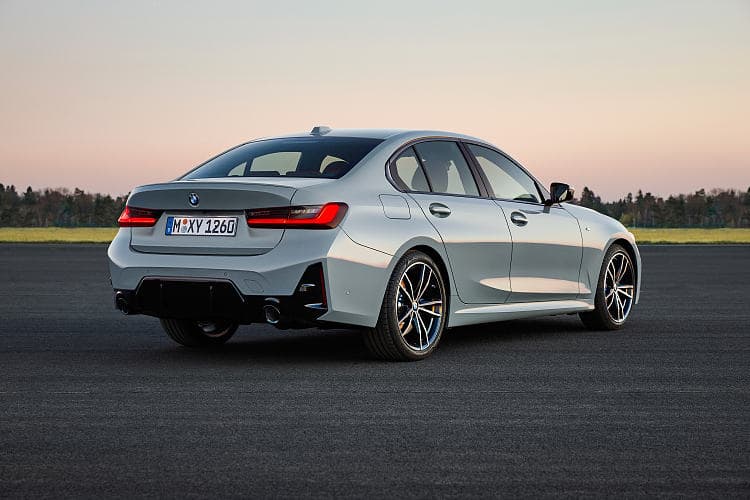 宝马 3系 330li m sport 高清全屏壁纸