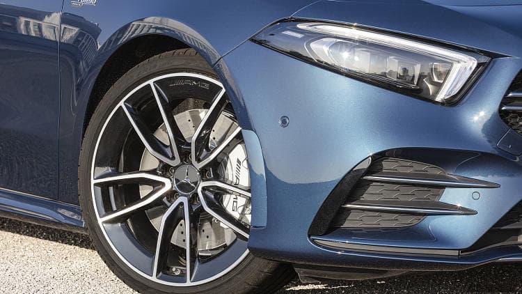 奔驰 AMG A 35 sedan 高清全屏壁纸