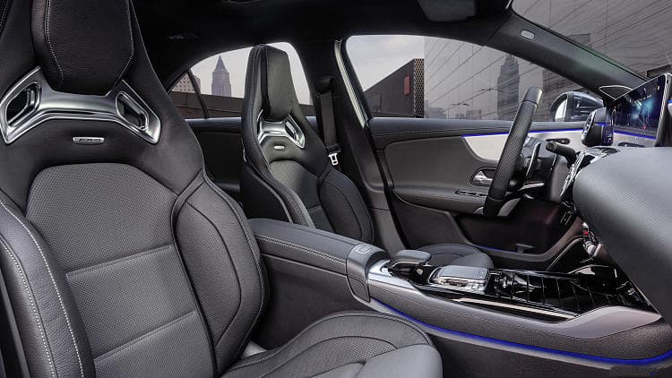 奔驰 AMG A 35 sedan 高清全屏壁纸