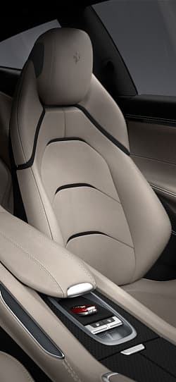 法拉利 GTC4Lusso  高清手机竖屏壁纸