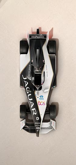 F1 捷豹 I-TYPE 6 高清手机竖屏壁纸