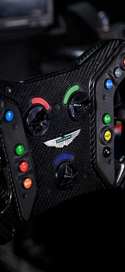 阿斯顿·马丁 Vantage gt3 高清手机竖屏壁纸