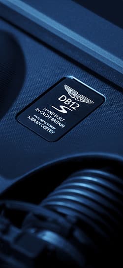 阿斯顿·马丁 DB12 S 高清手机竖屏壁纸