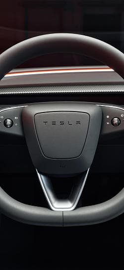 特斯拉 Model 3 performance 高清手机竖屏壁纸