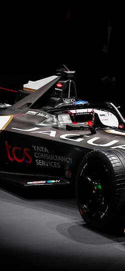 F1 捷豹 I-TYPE 6 高清手机竖屏壁纸