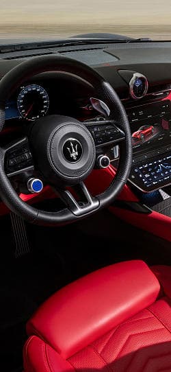 玛莎拉蒂 GranCabrio trofeo 高清手机竖屏壁纸