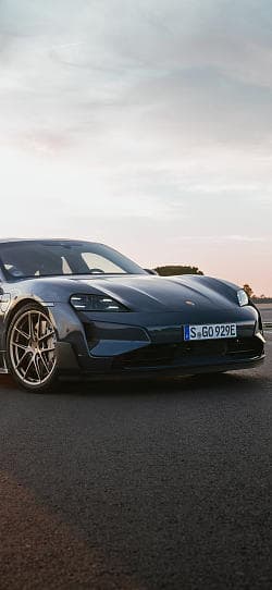 保时捷 Taycan turbo gt 高清手机竖屏壁纸