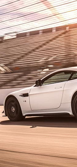 阿斯顿·马丁 Vantage amr 高清手机竖屏壁纸