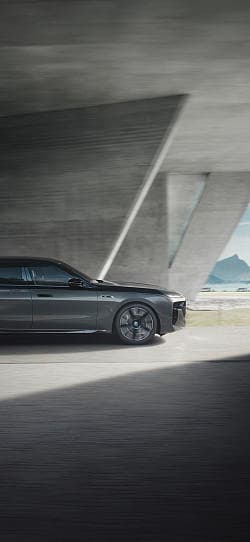 宝马 7系 m760e xdrive 高清手机竖屏壁纸