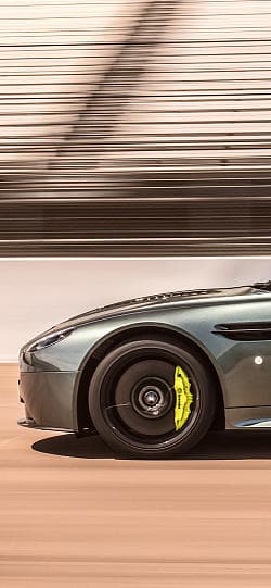 阿斯顿·马丁 Vantage amr 高清全屏壁纸